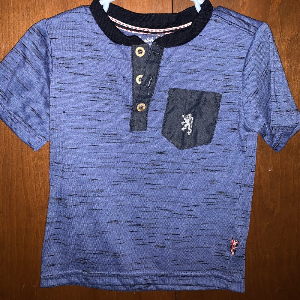 Toddler shirt sleeve shirt.